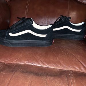 Men’s vans black and white sz 9.5